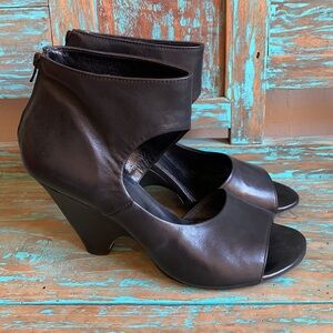 JFK Italian Designer Jarrin Kerkhoff Heels Black Leather size 40 Made in Italy